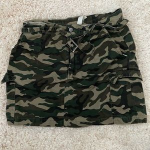 Camouflage Mini Skirt. W/Belt.